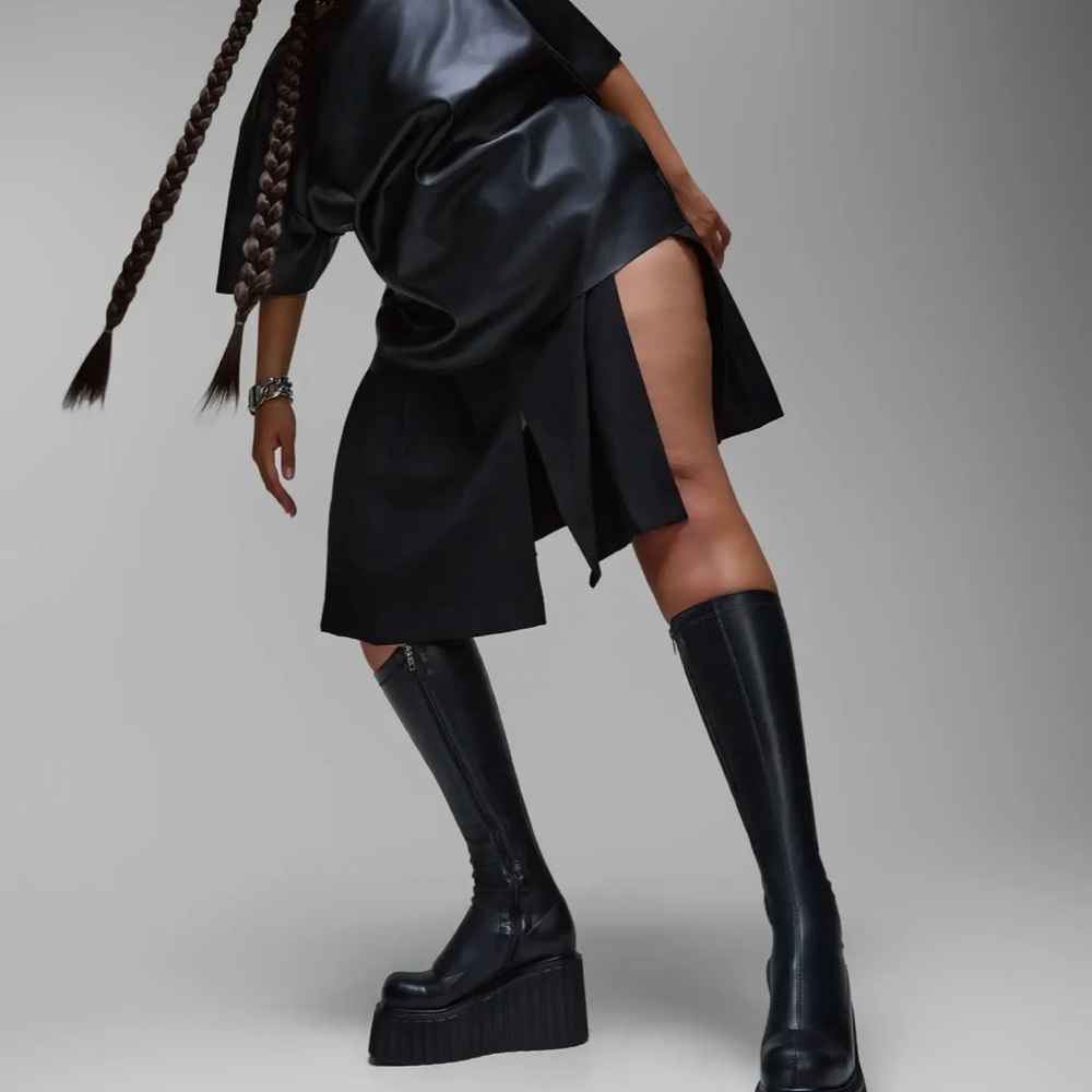 LaModa PILLOW TALK SUPER STRETCH CHUNKY CREEPER PLATFORM KNEE HIGH BOOTS - Picture 3 of 6